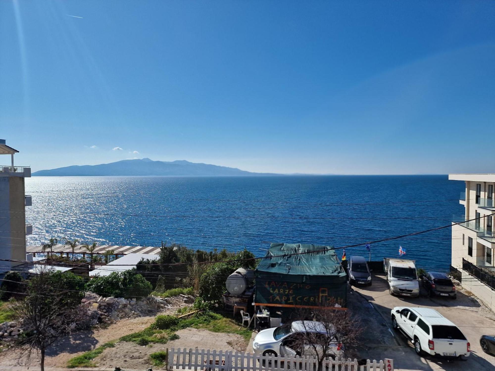 Beachfront Apartment Sarandë エクステリア 写真