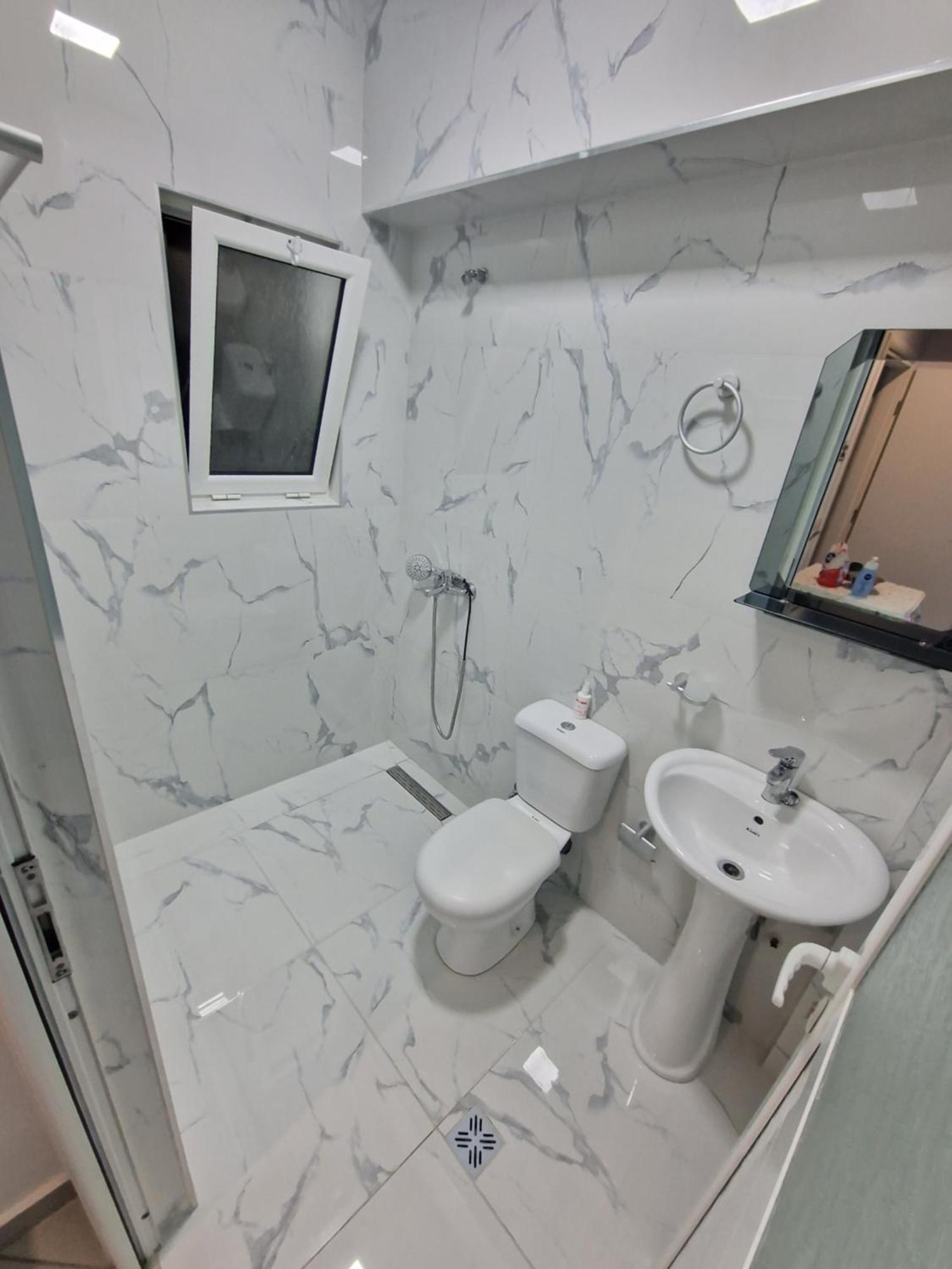 Beachfront Apartment Sarandë エクステリア 写真