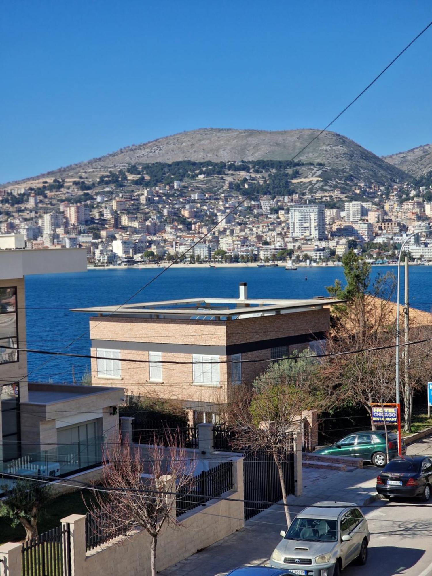 Beachfront Apartment Sarandë エクステリア 写真
