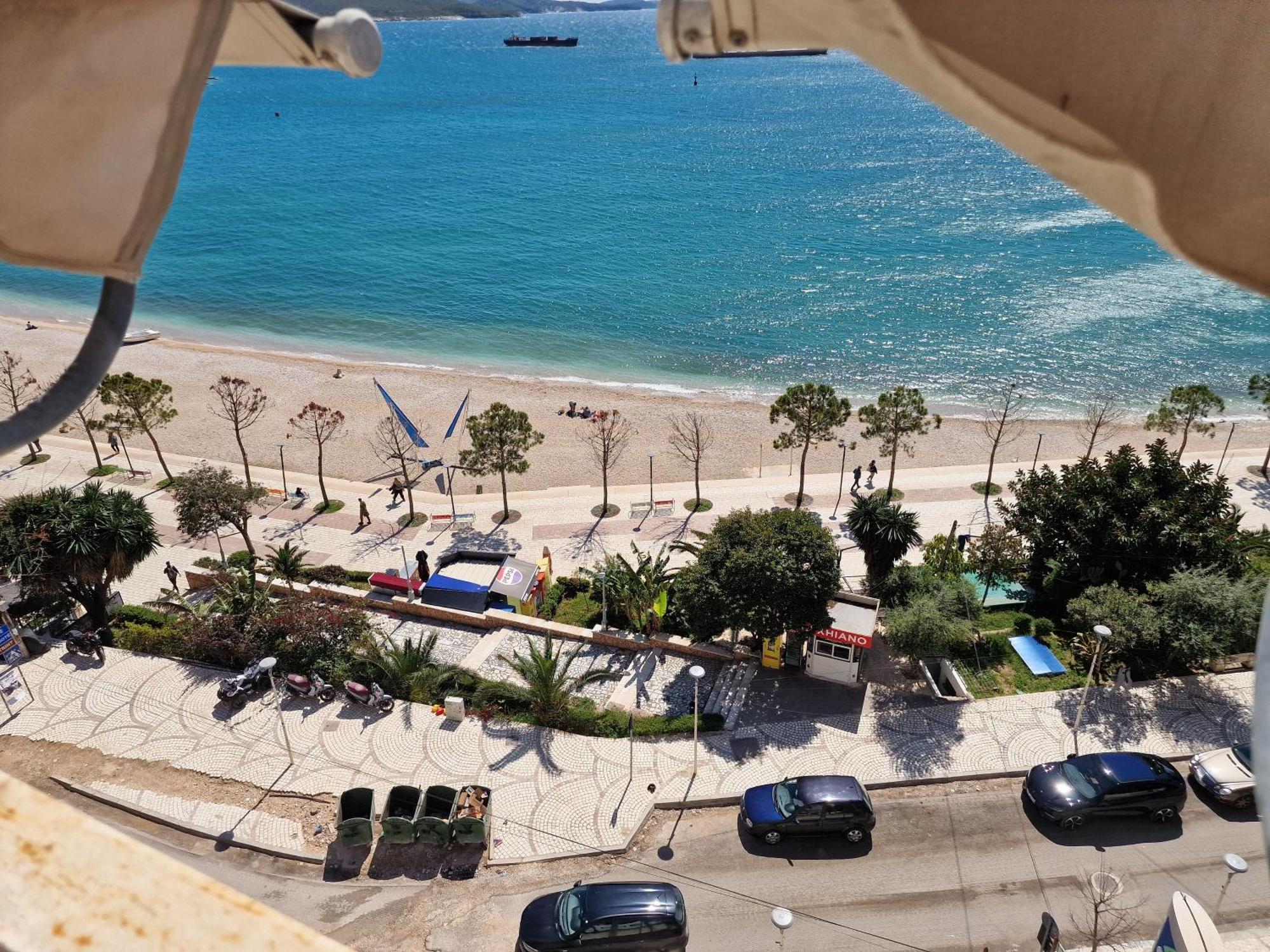 Beachfront Apartment Sarandë エクステリア 写真